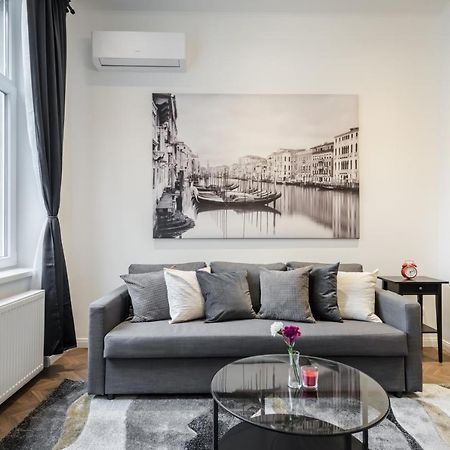 Bpr Sirius Suite With A/C Budapest Bagian luar foto