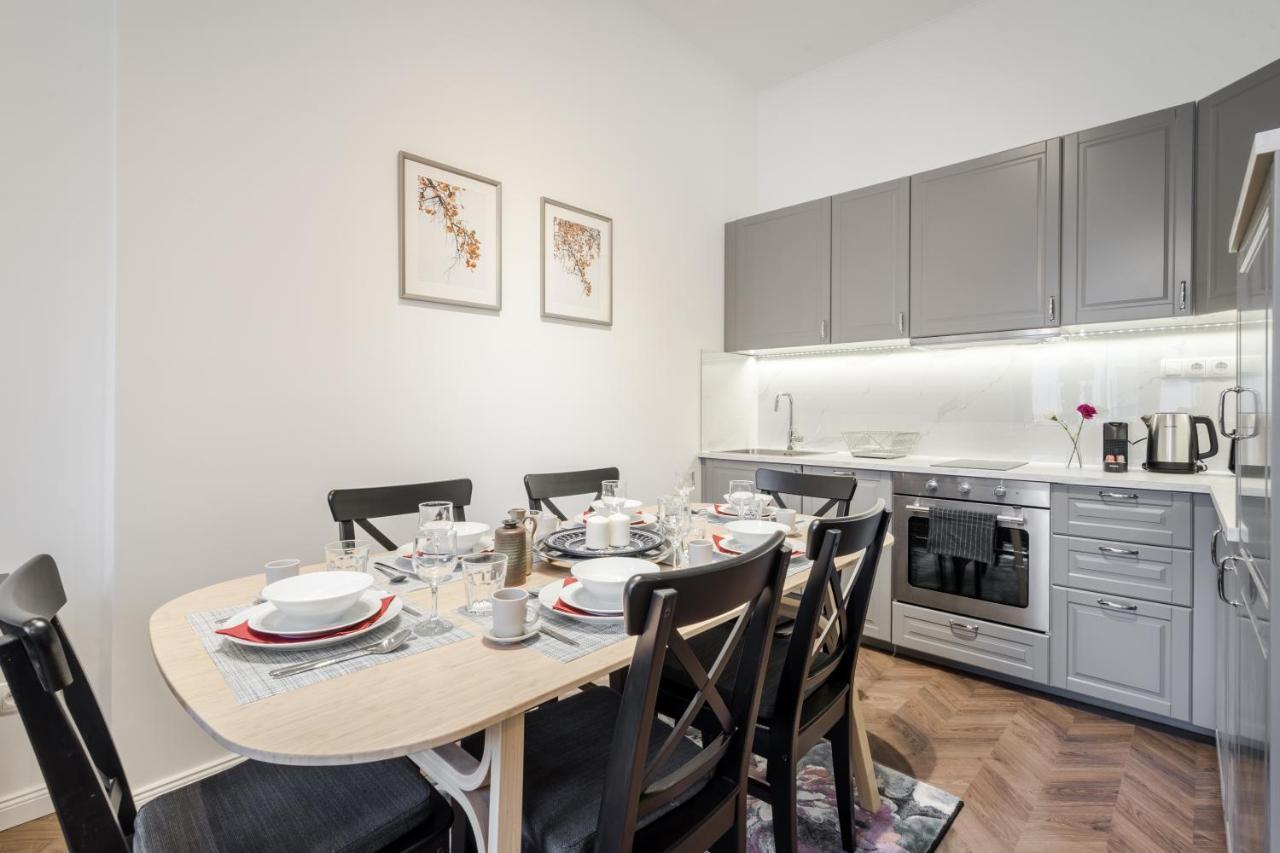 Bpr Sirius Suite With A/C Budapest Bagian luar foto