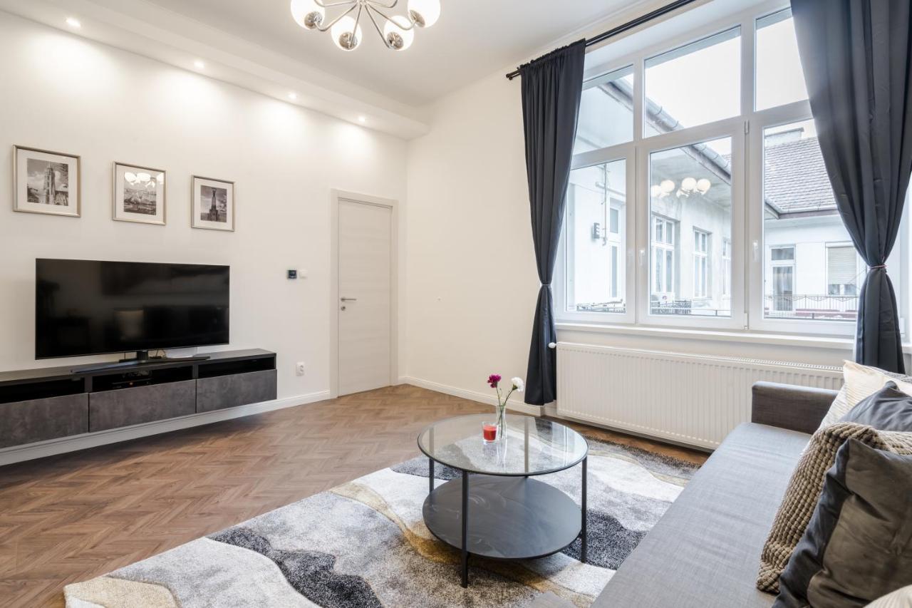 Bpr Sirius Suite With A/C Budapest Bagian luar foto